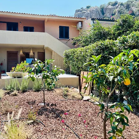 Newly Renovated Apartment, Garden & 3 Parking Spots - 7 Min Διαμέρισμα Πόρτο Τσέρβο