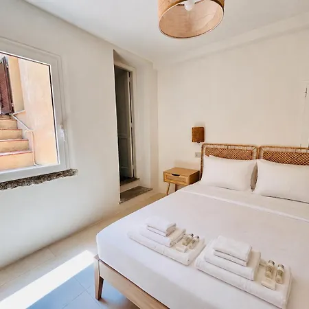 Newly Renovated Apartment, Garden & 3 Parking Spots - 7 Min * Πόρτο Τσέρβο